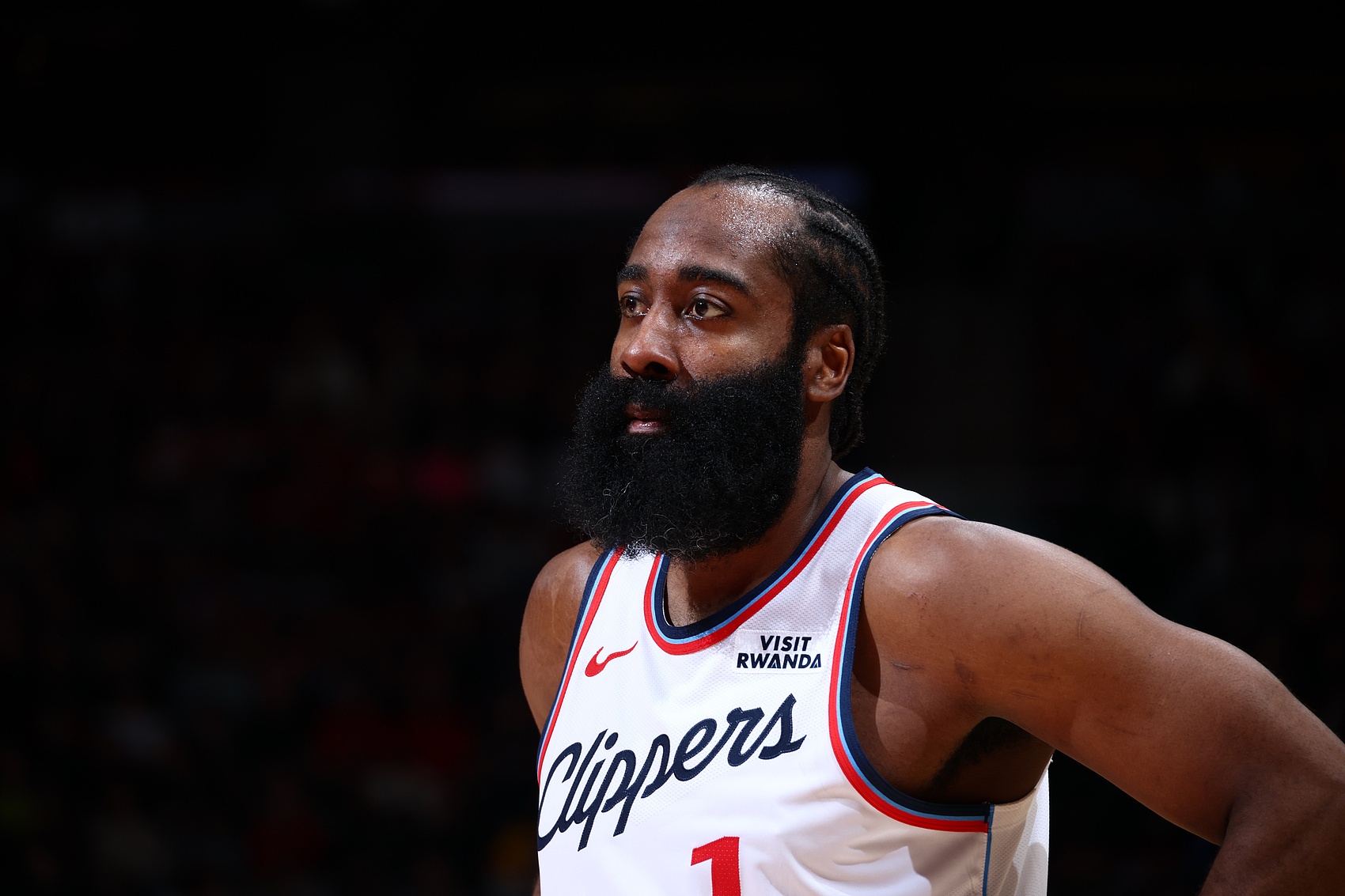 V体育-失误略多！哈登打满首节9中4 得到12分4篮板1助攻3失误