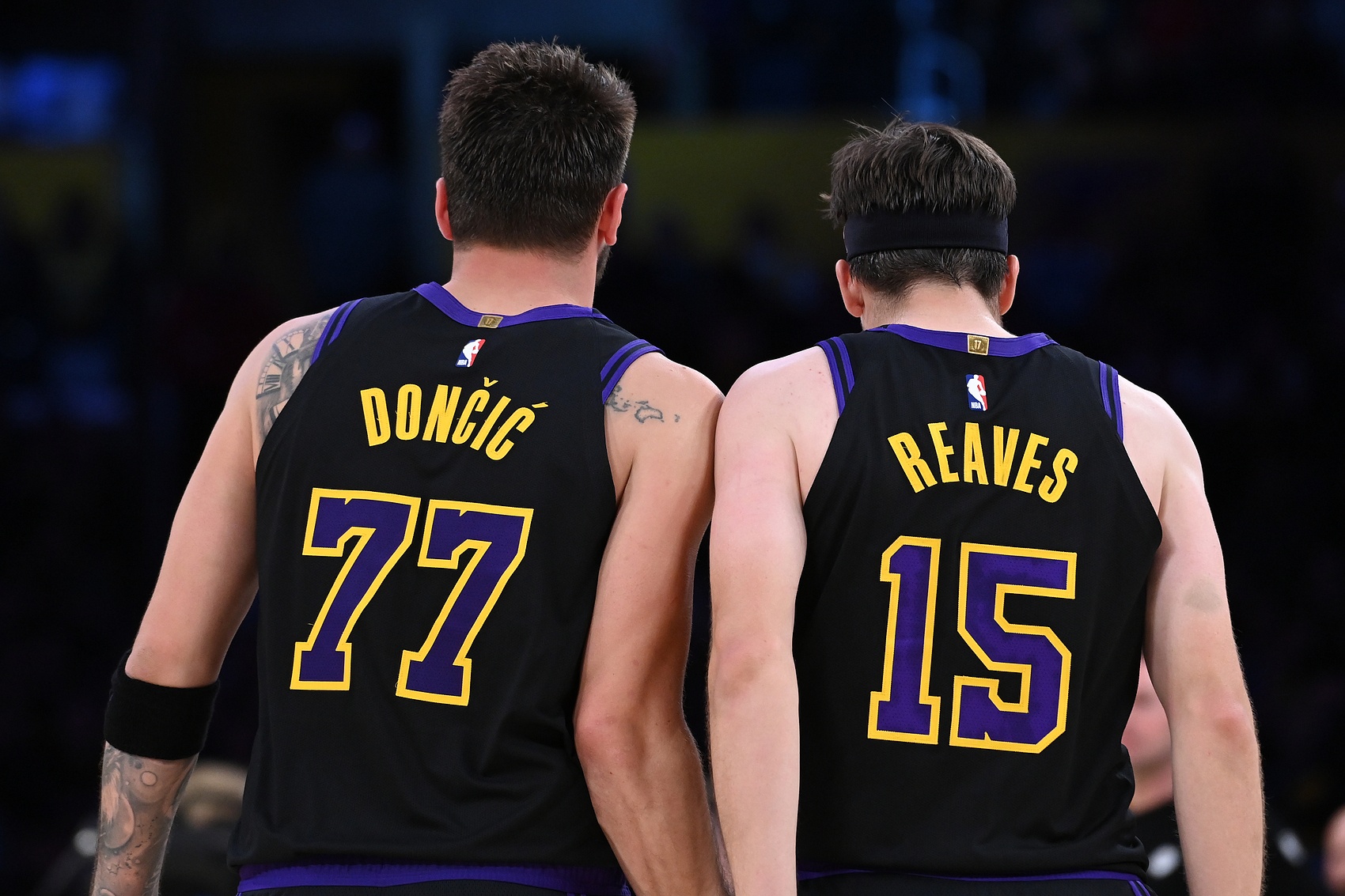 V体育下载-湖人近7场攻防效率：进攻121.1第5 防守107.3第6 净效率+13.8第2