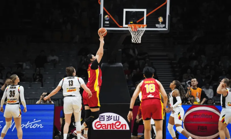 V体育网页版-媒体人：本场外线大量拒投，完全没体现投篮方面的训练成果